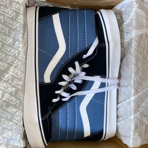 Sk8-Hi Navy blue and black high top VANS